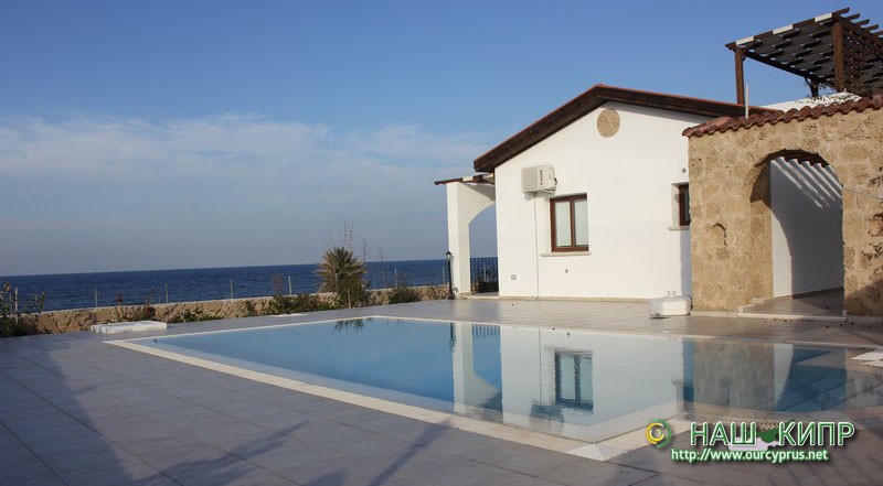 3-спаленный Бунгало с бассейном на Северном Кипре у моря £135,000